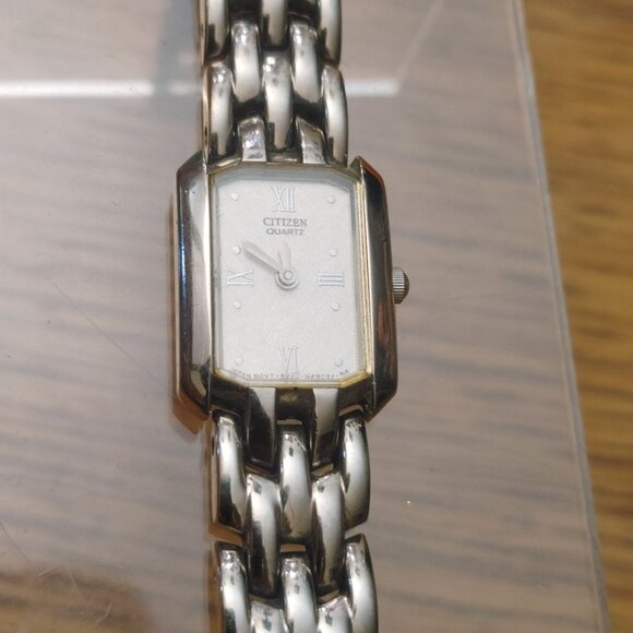 Citizen Silver Tone Quartz Watch Vintage Rectangular Face Roman Numerals Metal main image 8